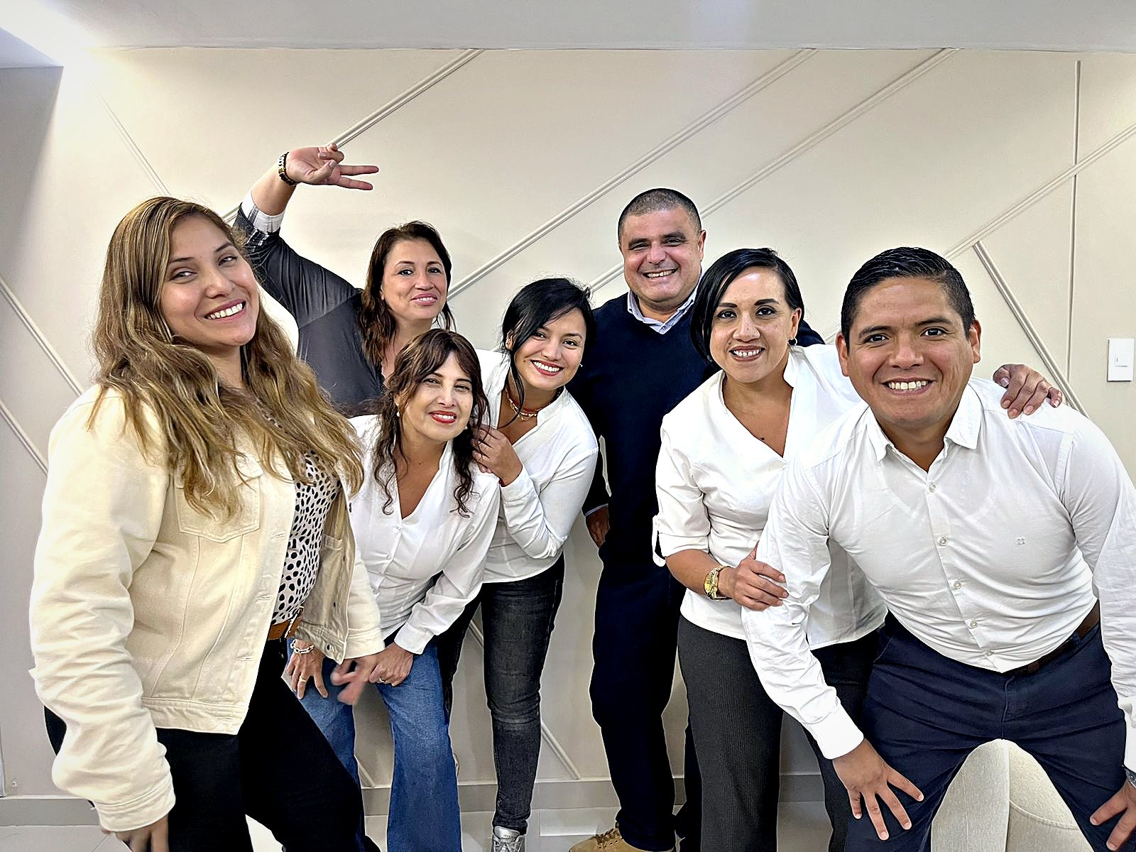 Equipo en sala de ventas